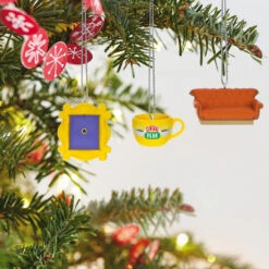 Hallmark Mini Friends Coffee Cup, Frame And Couch Ornaments, Set Of 3 10 Hallmark Mini Friends Coffee Cup, Frame And Couch Ornaments, Set Of 3 -Hallmark online Shop Central Perk Mug Couch Frame Keepsake Ornaments 2199QXM9257 02