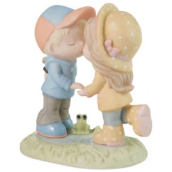 Precious Moments You Are My Sunshine On A Rainy Day Figurine, 5.6" -Hallmark online Shop Precious Moments Couple Kissing in the Rain Figurine 223002 03